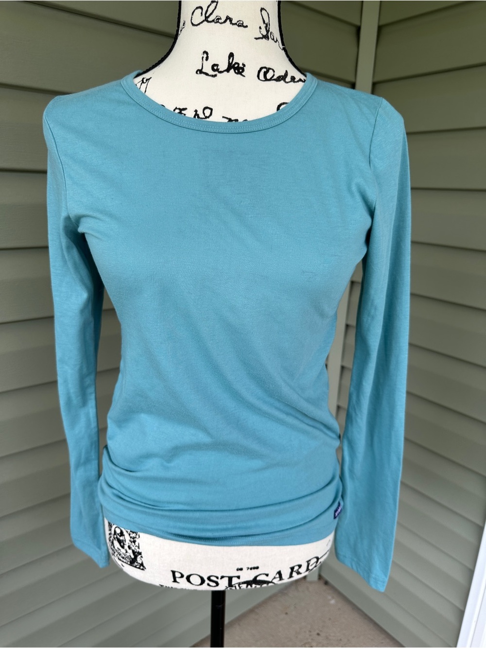 Sivvan Women’s Long-Sleeve Crewneck Top in soft Teal size S great layer or scrub